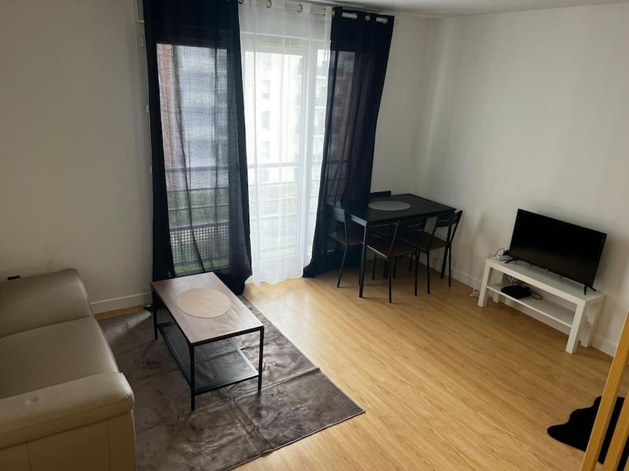 Un Charmant Studio Pres Tramway Thiais Exterior photo